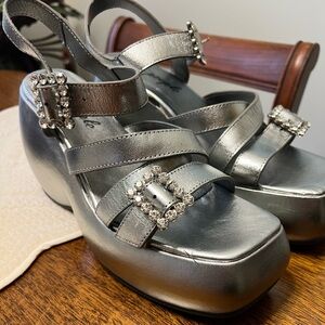 Free people BNWT 90.s inspired blingy sandals